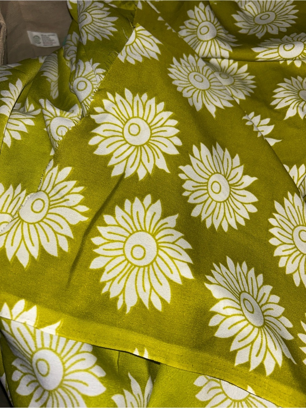 Retro Flower Polyester Fabric HUGE Floral Print Material NO STRETCH Boho Sewing - Picture 2 of 2